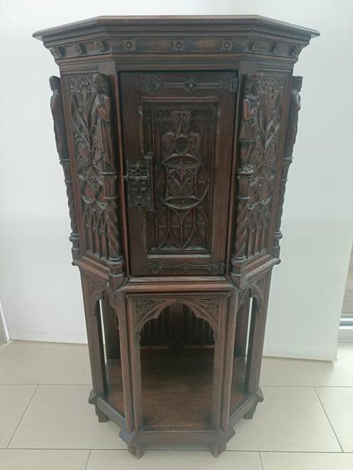 Antiek gotisch kast, staande meubel, Antiek en Kunst, Curiosa en Brocante, Ophalen