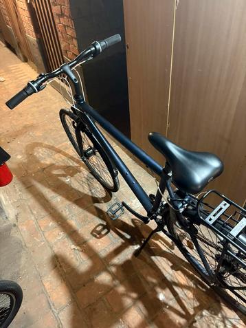 Fiets te koop beschikbaar voor biedingen