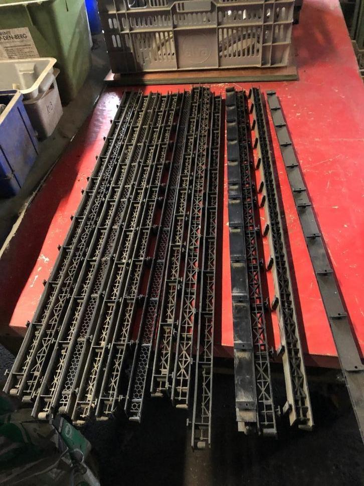 NIEUW voor het dak mussenweerders,afstandkouders en schroeve, Huis en Inrichting, Overige Huis en Inrichting, Nieuw, Ophalen