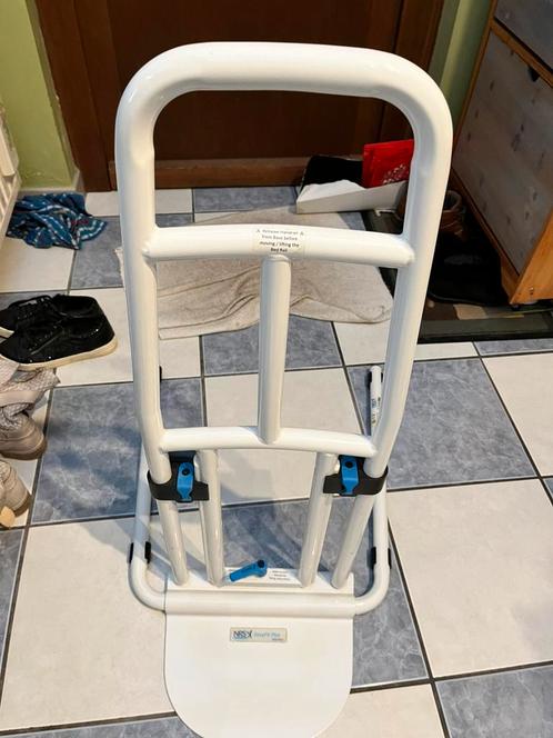 Barre d'appui de lit 2 en 1 avec pied, Diversen, Verpleegmiddelen, Zo goed als nieuw, Ophalen
