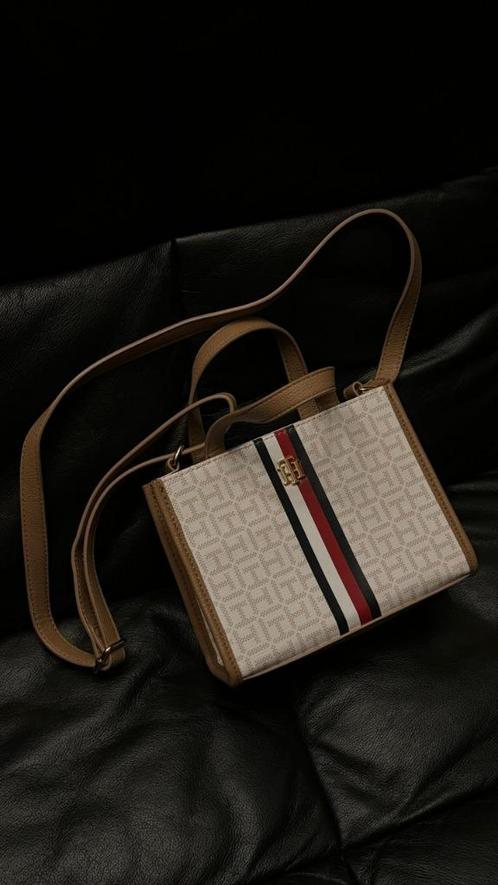 Sac neuf avec étiquette Guess / Karl Lagerfeld / Tommy, Bijoux, Sacs & Beauté, Sacs | Sacs Femme, Neuf, Sac à main, Autres couleurs