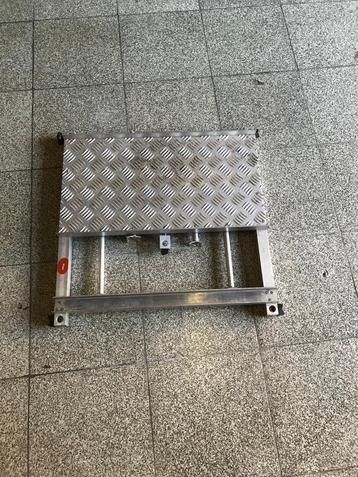 Plateau om viskorf op te zetten. In zeer goede staat. beschikbaar voor biedingen