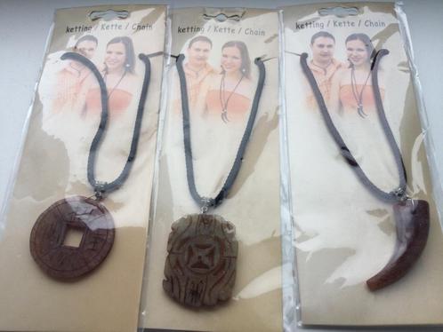 Set van 3 kettingen met hanger. Nieuw !, Handtassen en Accessoires, Kettingen, Nieuw, Steen of Mineraal, Met hanger, Verstelbaar