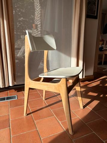 7 vintage houten stoelen jaren ’50–’60 beschikbaar voor biedingen