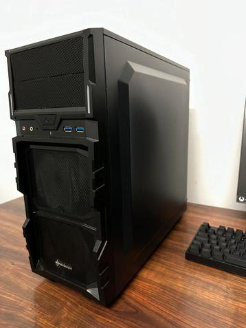 Gaming PC + scherm + RGB toetsenbord - Windows 11 beschikbaar voor biedingen