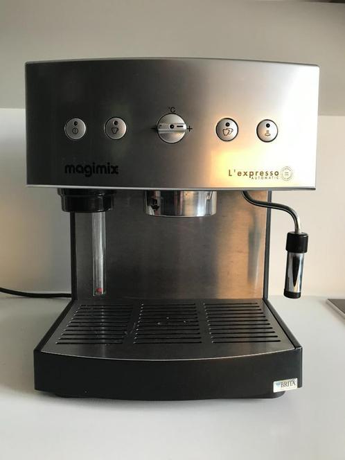 Magimix Expresso Automatique, Electroménager, Cafetières, Utilisé, Café moulu, Machine à espresso, 2 à 4 tasses, Réservoir d'eau amovible