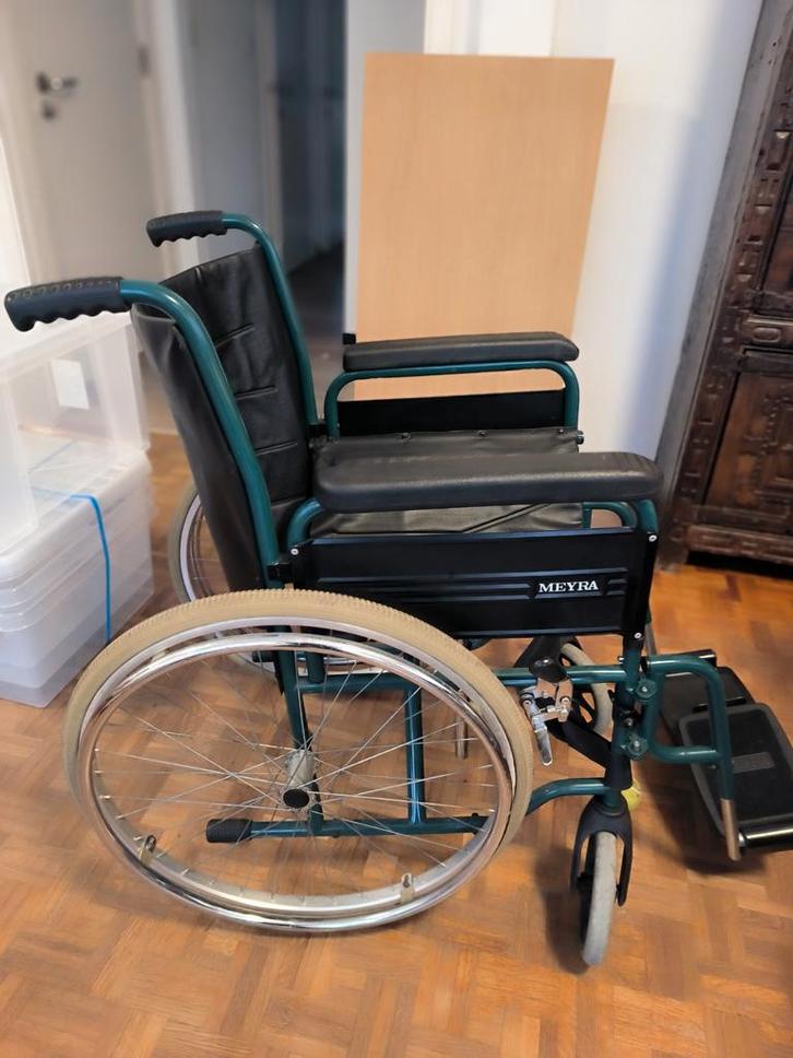 Fauteuil roulant pliable avec repose pieds et housse, Divers, Chaises roulantes, Enlèvement ou Envoi