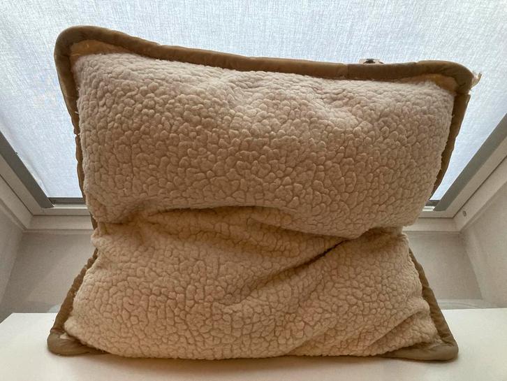 Groot Merinowol kussen 60x60 cm, Huis en Inrichting, Woonaccessoires | Kussens, Gebruikt, Beige, Ophalen of Verzenden