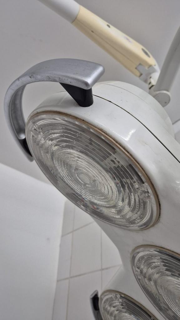 Operatielamp tafelmodel, Maison & Meubles, Lampes | Appliques, Comme neuf, Enlèvement