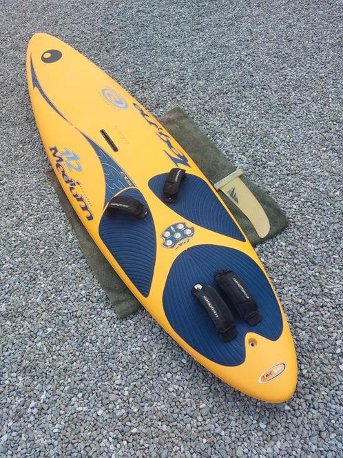 Surfplank BIC Techno 112 lit 263x63 met vin en voetbanden, Watersport en Boten, Windsurfen, Gebruikt, Plank, 250 tot 300 cm, Met vin(nen)