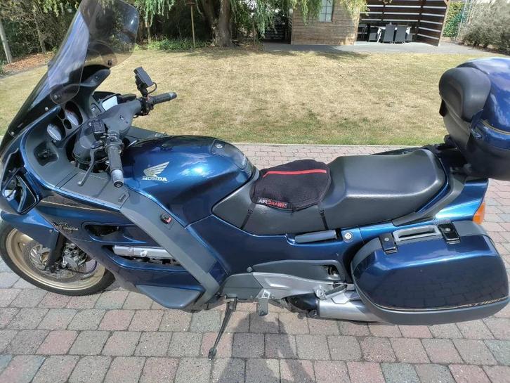Honda Pan European ST1100, Motoren, Motoren | Honda, Particulier, Toermotor, meer dan 35 kW, 4 cilinders, Motorrijbewijs A, Cardan-aandrijving