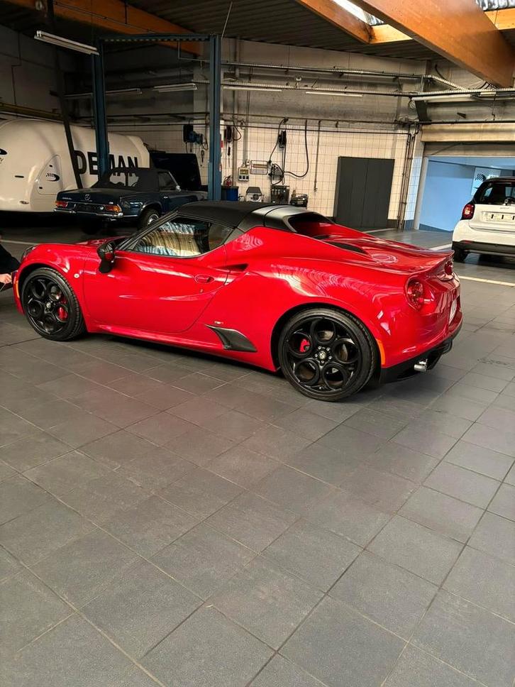 Alfa 4c rouge alfa pot akrapovic d origine, Auto's, Alfa Romeo, Particulier, 4C, Adaptive Cruise Control, Airbags, Airconditioning