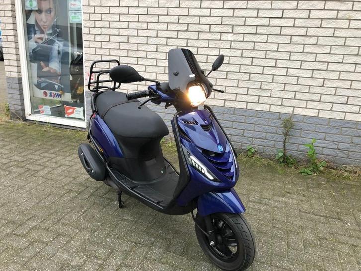 HERFSTKRAKERS:PIAGGIO ZIP SP 45KM BMW BLAUW BJ2024 3000KM, Fietsen en Brommers, Scooters | Overige merken, Gebruikt, Klasse B (45 km/u)