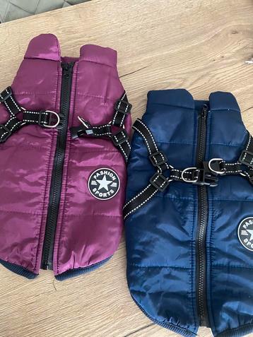 Nieuw jasjes hond  beschikbaar voor biedingen