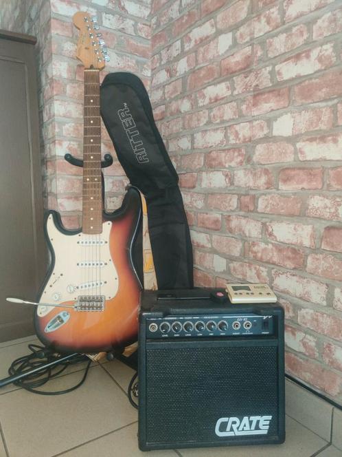 Fender Stratocaster sunburst lefty + toebehoren, Muziek en Instrumenten, Snaarinstrumenten | Gitaren | Elektrisch, Zo goed als nieuw