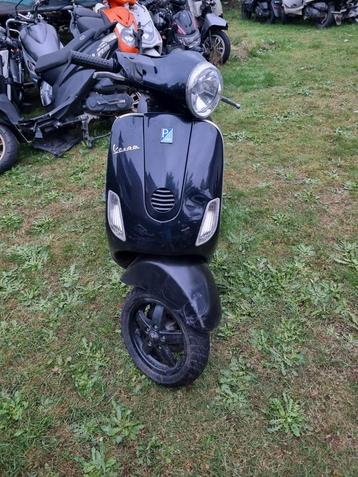 Vespa lx 50 klasse a  disponible aux enchères