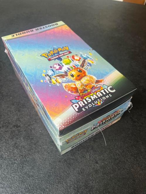 Sealed Prismatic Evolutions Booster Bundle Display Pokémon, Hobby en Vrije tijd, Verzamelkaartspellen | Pokémon, Nieuw, Boosterbox