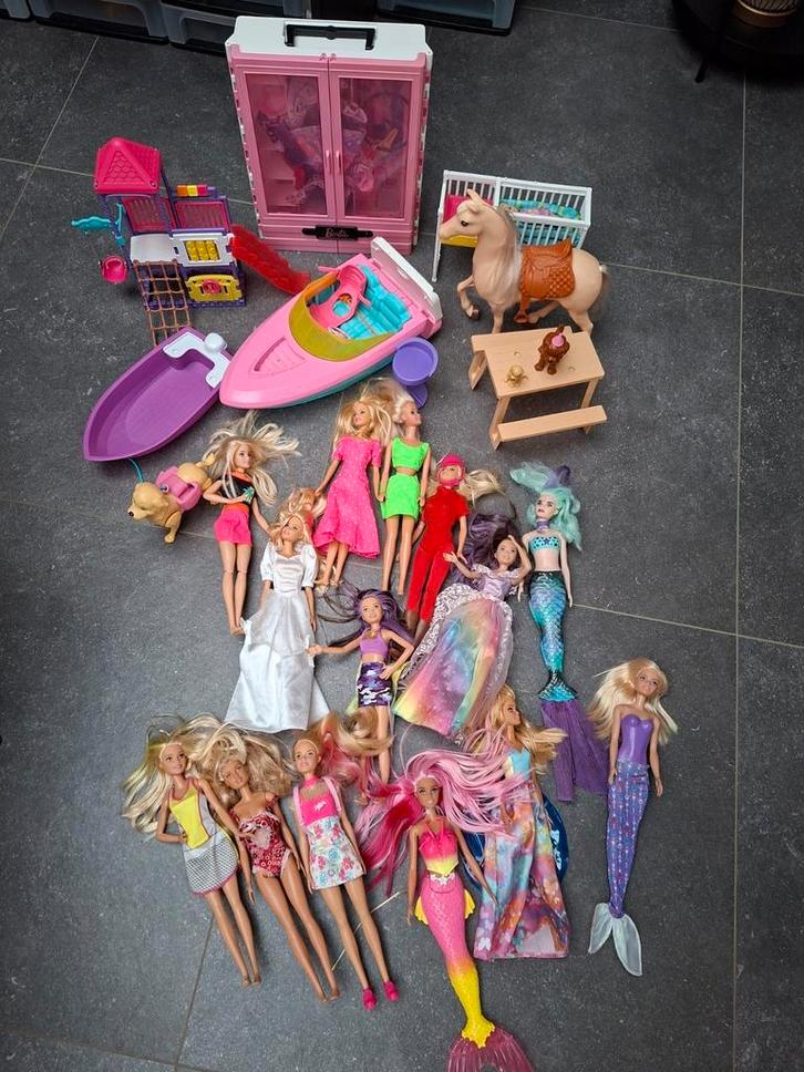 Pakket Barbie, Kinderen en Baby's, Speelgoed | Poppen, Zo goed als nieuw, Barbie, Ophalen of Verzenden