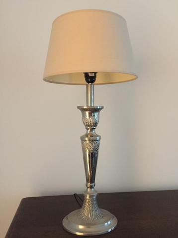 Tafellampen, kroonluchters, plafondspots, muurlamp beschikbaar voor biedingen