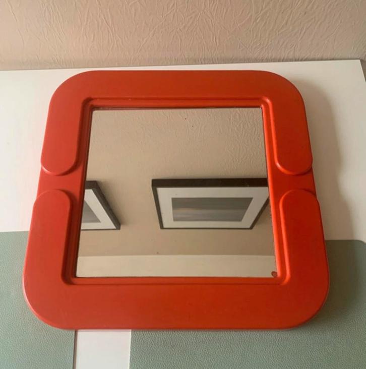 Zeldzame oranje 70s Space Age Spiegel, Huis en Inrichting, Woonaccessoires | Spiegels, Zo goed als nieuw, Ophalen of Verzenden