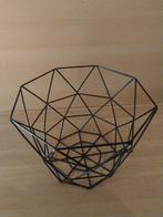 Zwarte metalen draadmand in moderne geometrische stijl, Ophalen of Verzenden, Zo goed als nieuw