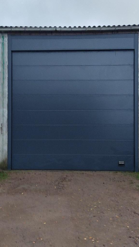 Sectionale poort Assa Abloy Crawford, Doe-het-zelf en Bouw, Raamkozijnen en Schuifdeuren, Zo goed als nieuw, Overige typen, Metaal