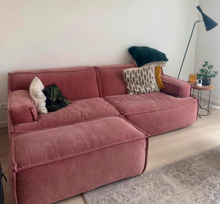 Zachtroze Sofa met Poef, Huis en Inrichting, Zetels | Zetels en Chaises Longues, Zo goed als nieuw, Driepersoons, 200 tot 250 cm