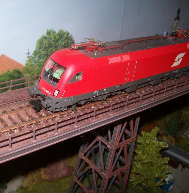 TRIX 22715 ÖBB OBB RH 1016 TAURUS DC, Hobby en Vrije tijd, Modeltreinen | H0, Zo goed als nieuw, Locomotief, Gelijkstroom, Trix