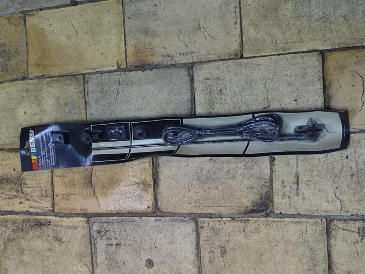 Zwarte dakantenne met diverse montagestukjes, Auto diversen, Autoradio's, Nieuw, Ophalen of Verzenden