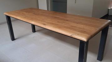 Mooie massief oude eiken eettafel beschikbaar voor biedingen