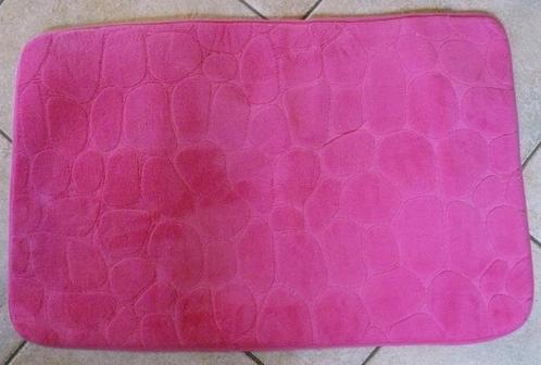Tapis de sortie de bain ou douche rose., Huis en Inrichting, Badkamer | Badtextiel en Accessoires, Zo goed als nieuw, Badmat, Overige kleuren