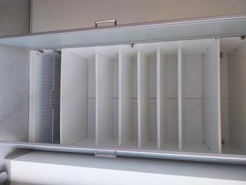 Schoen kast beschikbaar voor biedingen