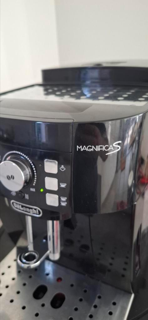 Delonghi Magnifica S koffiemachine met GARANTIE, Elektronische apparatuur, Koffiezetapparaten, Zo goed als nieuw, Gemalen koffie