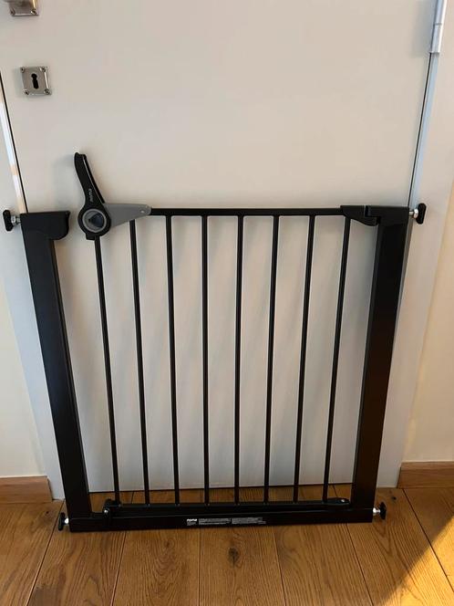 Barrière Noma (Easy fit) noir/brun, Enfants & Bébés, Barrières, Comme neuf, Barrière de sécurité, Aluminium, 100 à 115 cm