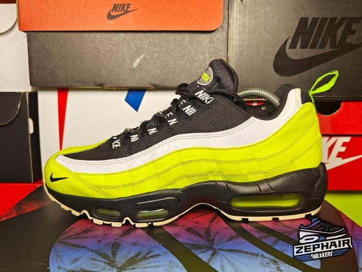 Nike Air Max 95 'Volt Glow' EU42.5 2018, Kleding | Heren, Schoenen, Gedragen, Sneakers, Zwart, Ophalen of Verzenden