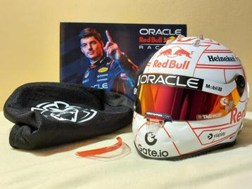 Max Verstappen Red Bull F1 helm Japan 2025 1:2 beschikbaar voor biedingen