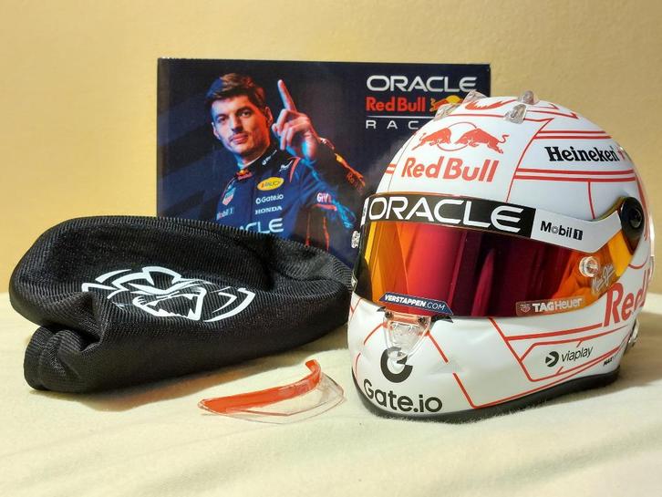 Max Verstappen Red Bull F1 helm Japan 2025 1:2, Verzamelen, Automerken, Motoren en Formule 1, Nieuw, Formule 1, Verzenden