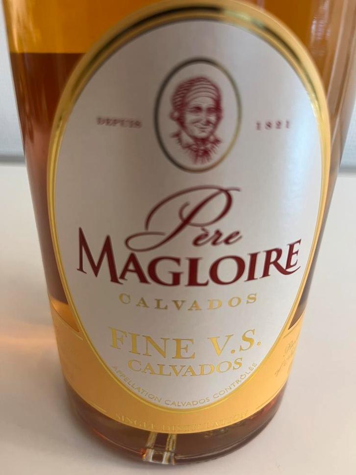 bouteille de Calvados Père Magloire Fine V.S., Verzamelen, Wijnen, Nieuw, Overige typen, Frankrijk, Vol, Ophalen of Verzenden