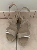 Elegante sandalen Nero Giardini 39 beige weinig gedragen, Kleding | Dames, Schoenen, Ophalen of Verzenden