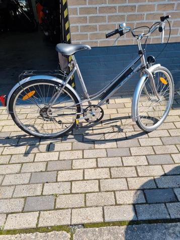 Nieuwe damesfiets  beschikbaar voor biedingen