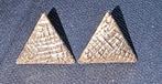 VERGULDE DRIEHOEKIGE OORBELLEN, Nieuw, Ophalen of Verzenden, Knopjes of Stekers, Goud