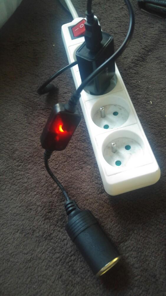 Sigaretten aansteker auto allume- cigare 12v -> usb 3 - 5v, Enlèvement ou Envoi, Utilisé