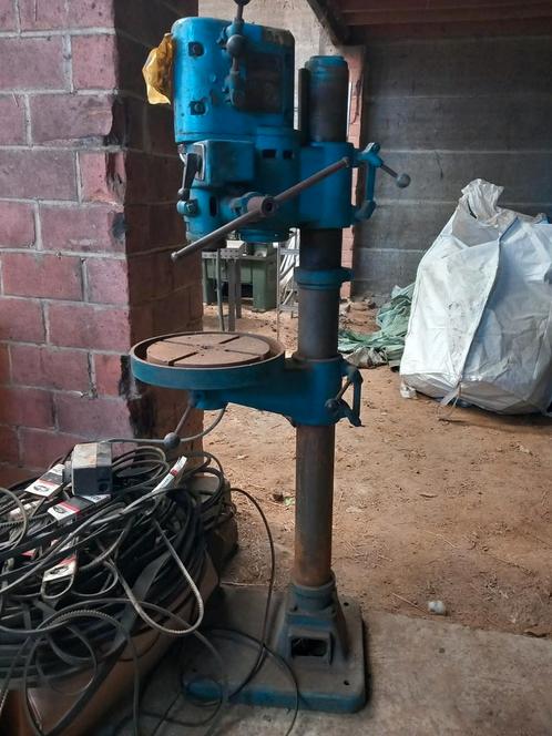 Grote Kolombormachine met tandwielaandrijving, Doe-het-zelf en Bouw, Gereedschap | Boormachines, Gebruikt, Kolomboormachine, Variabele snelheid