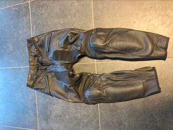 Lederen motorbroek Dainese maat 48 beschikbaar voor biedingen