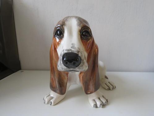 Vintage keramiek Basset hound hond gesigneerd, Antiek en Kunst, Kunst | Beelden en Houtsnijwerken, Ophalen of Verzenden