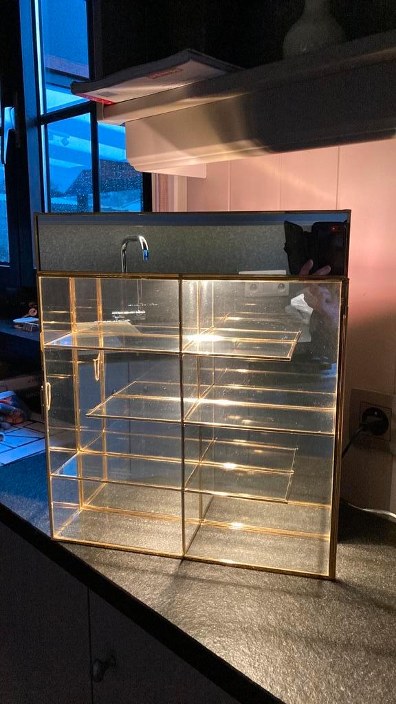 Vitrinekast goldplated 24 karaat met spiegel en glas, Verzamelen, Swarovski, Gebruikt, Ophalen