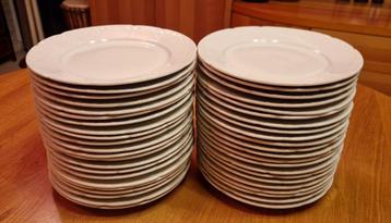 Witte borden hotelporselein 44 stuks beschikbaar voor biedingen