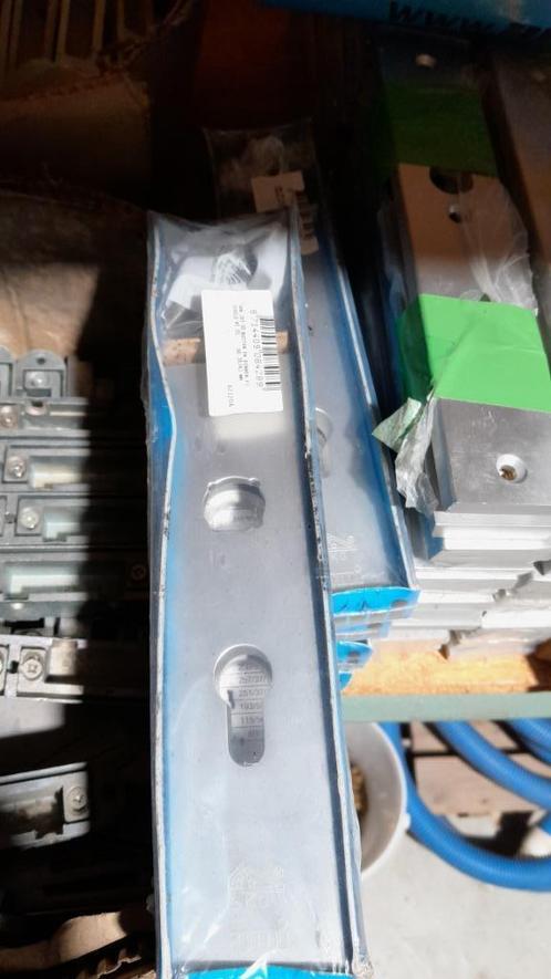 Hang en Sluitwerk SKG ** *** Deuren, Doe-het-zelf en Bouw, Hang- en Sluitwerk, Nieuw, Overige typen, Overige materialen, Ophalen