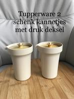 Tupperware 2 kannetjes met druk deksel 9 foto's., Beker of Kan, Zo goed als nieuw, Crème, Verzenden