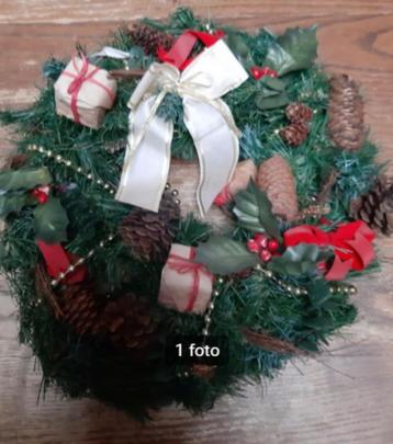 Couronne de Noël classique disponible aux enchères